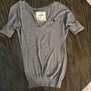 Abercrombie & Fitch Heather Gray V-Neck Short Sleeve Sweater